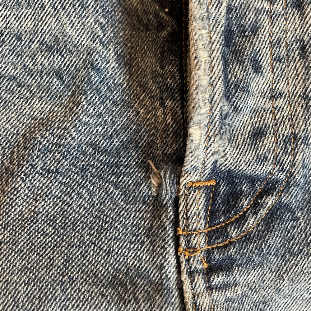 agolde riley shorts size 24. - Picture 4 of 4
